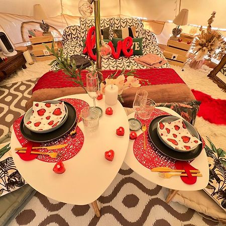 Cantaron Love Room Tente Lodge Spa Mfg Chez C&C, Exclusivement Reservee Aux Adultes מראה חיצוני תמונה