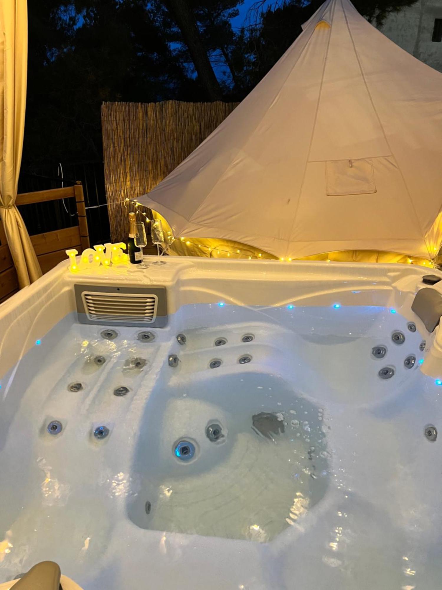 Cantaron Love Room Tente Lodge Spa Mfg Chez C&C, Exclusivement Reservee Aux Adultes מראה חיצוני תמונה