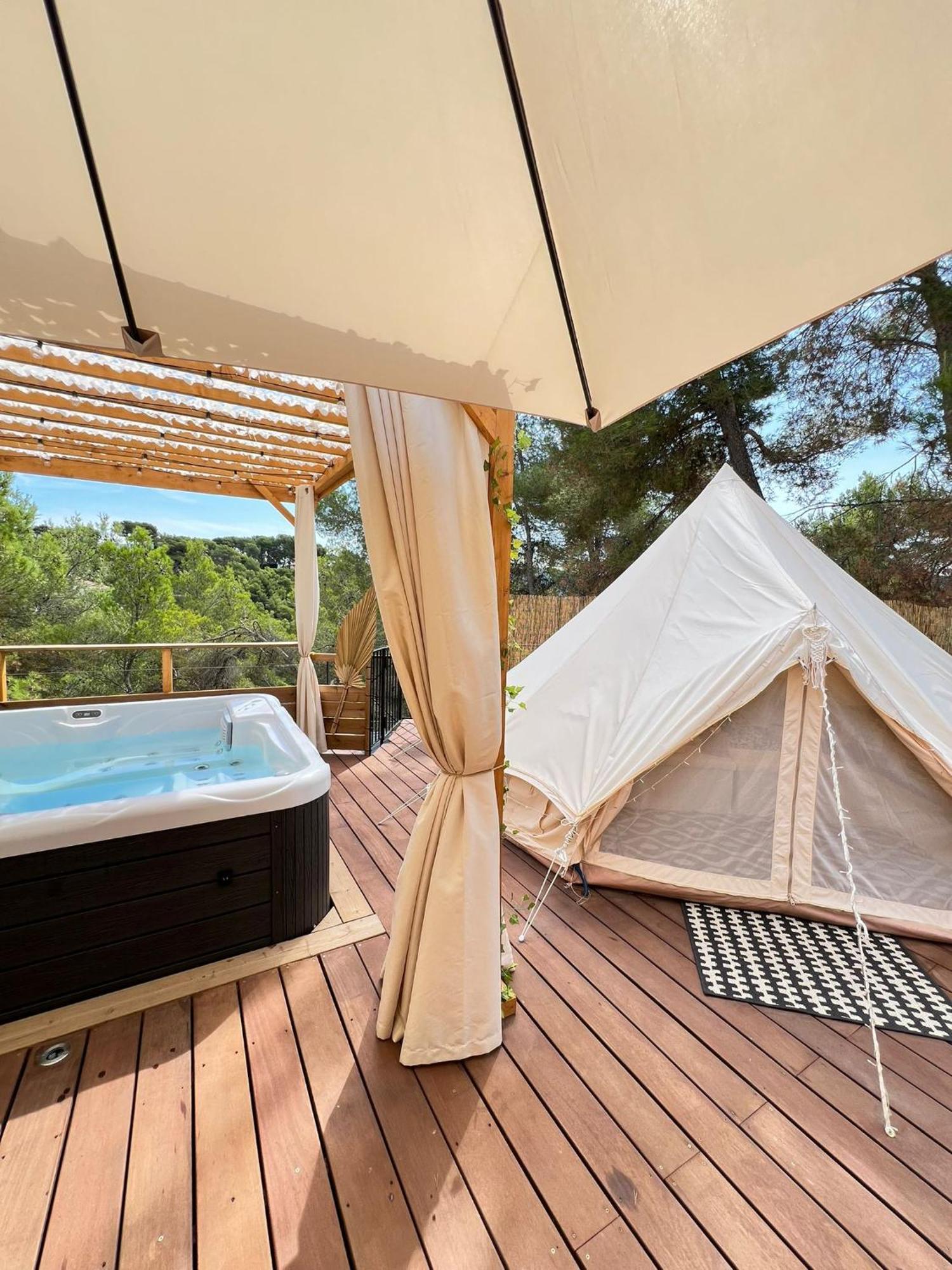 Cantaron Love Room Tente Lodge Spa Mfg Chez C&C, Exclusivement Reservee Aux Adultes מראה חיצוני תמונה