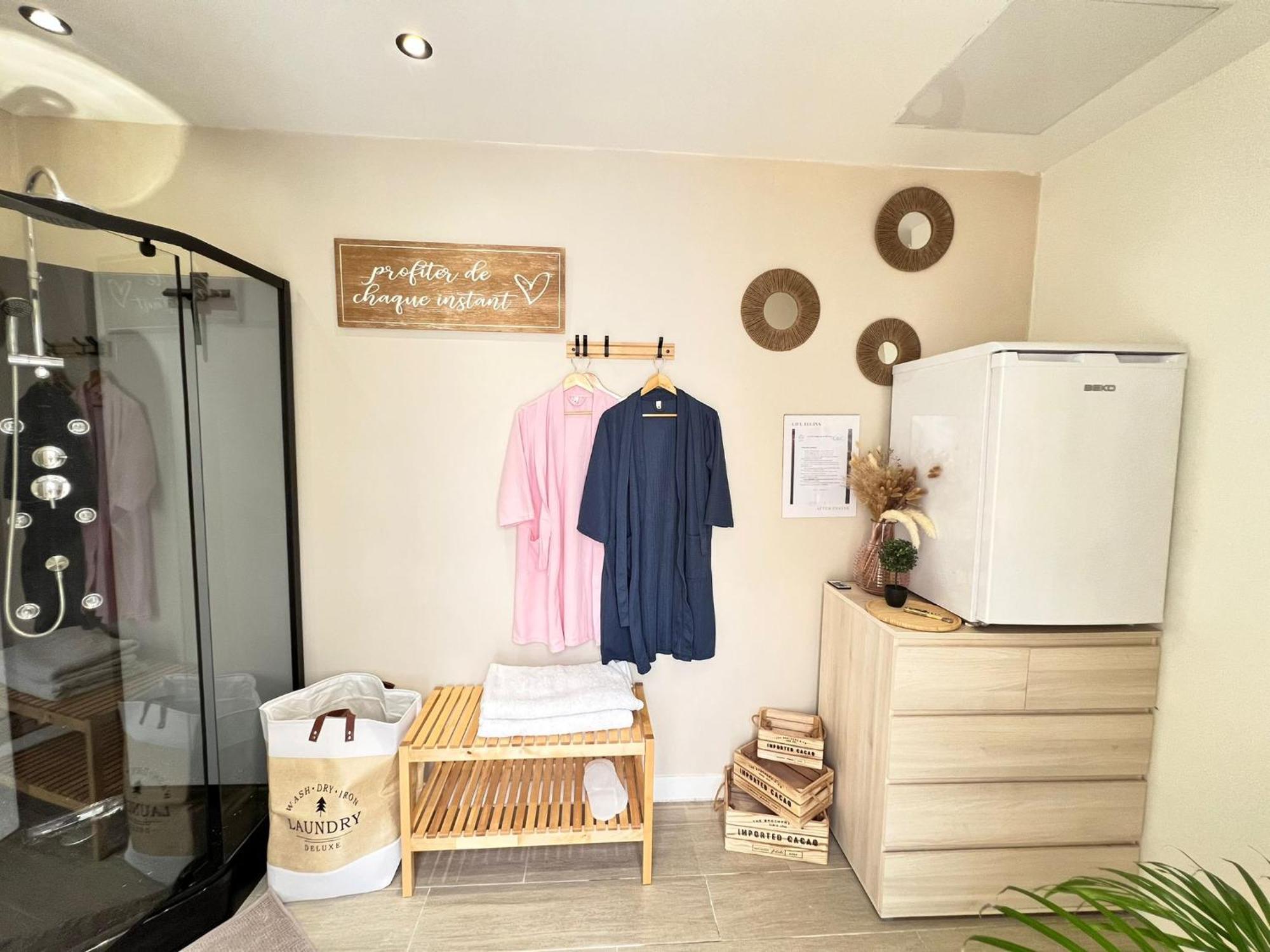 Cantaron Love Room Tente Lodge Spa Mfg Chez C&C, Exclusivement Reservee Aux Adultes מראה חיצוני תמונה