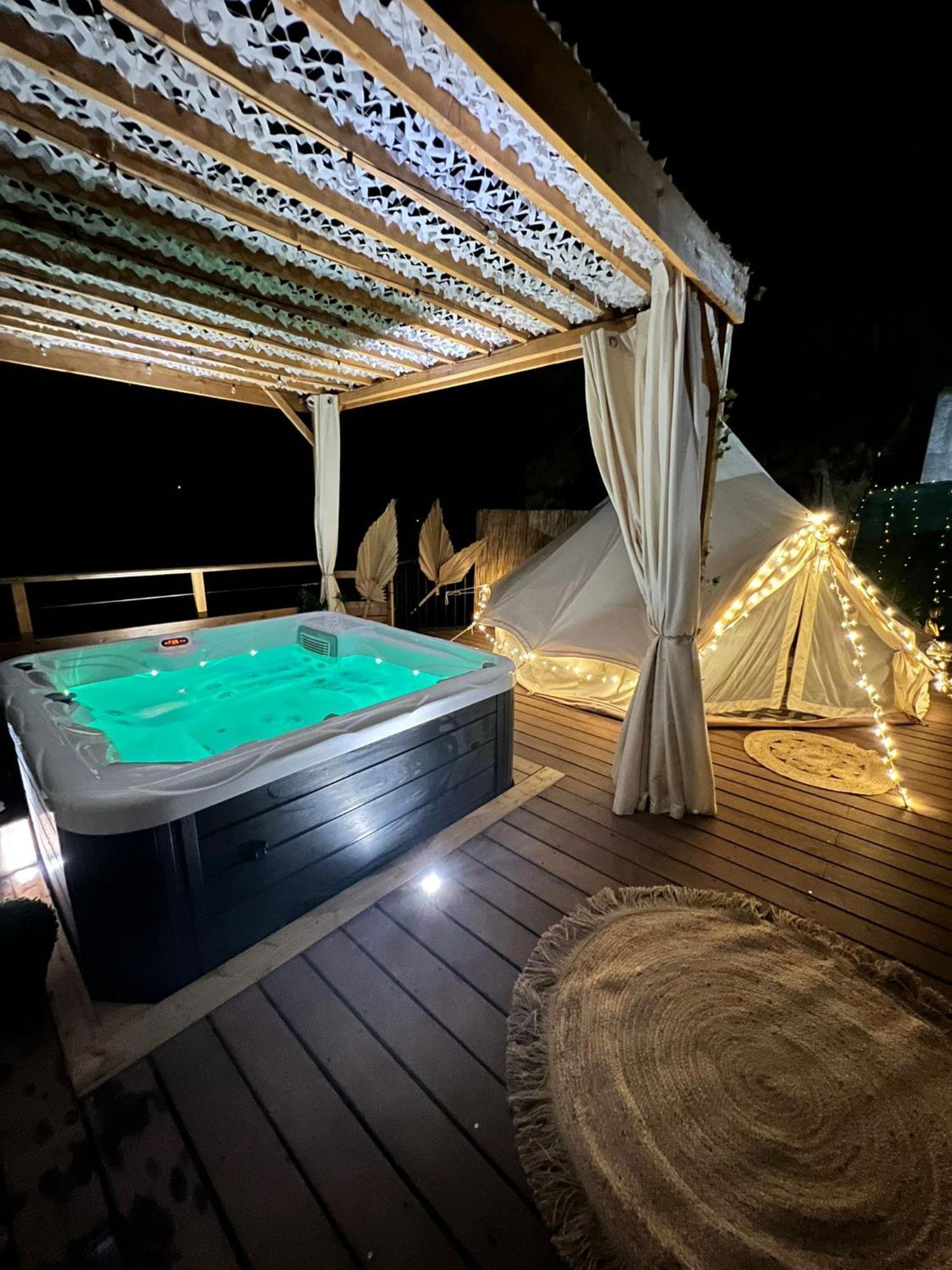 Cantaron Love Room Tente Lodge Spa Mfg Chez C&C, Exclusivement Reservee Aux Adultes מראה חיצוני תמונה