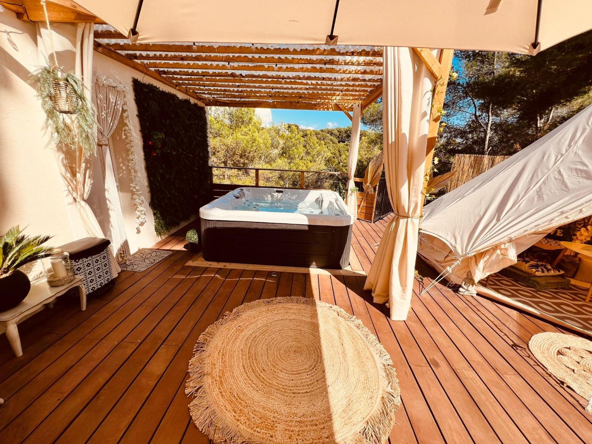 Cantaron Love Room Tente Lodge Spa Mfg Chez C&C, Exclusivement Reservee Aux Adultes מראה חיצוני תמונה