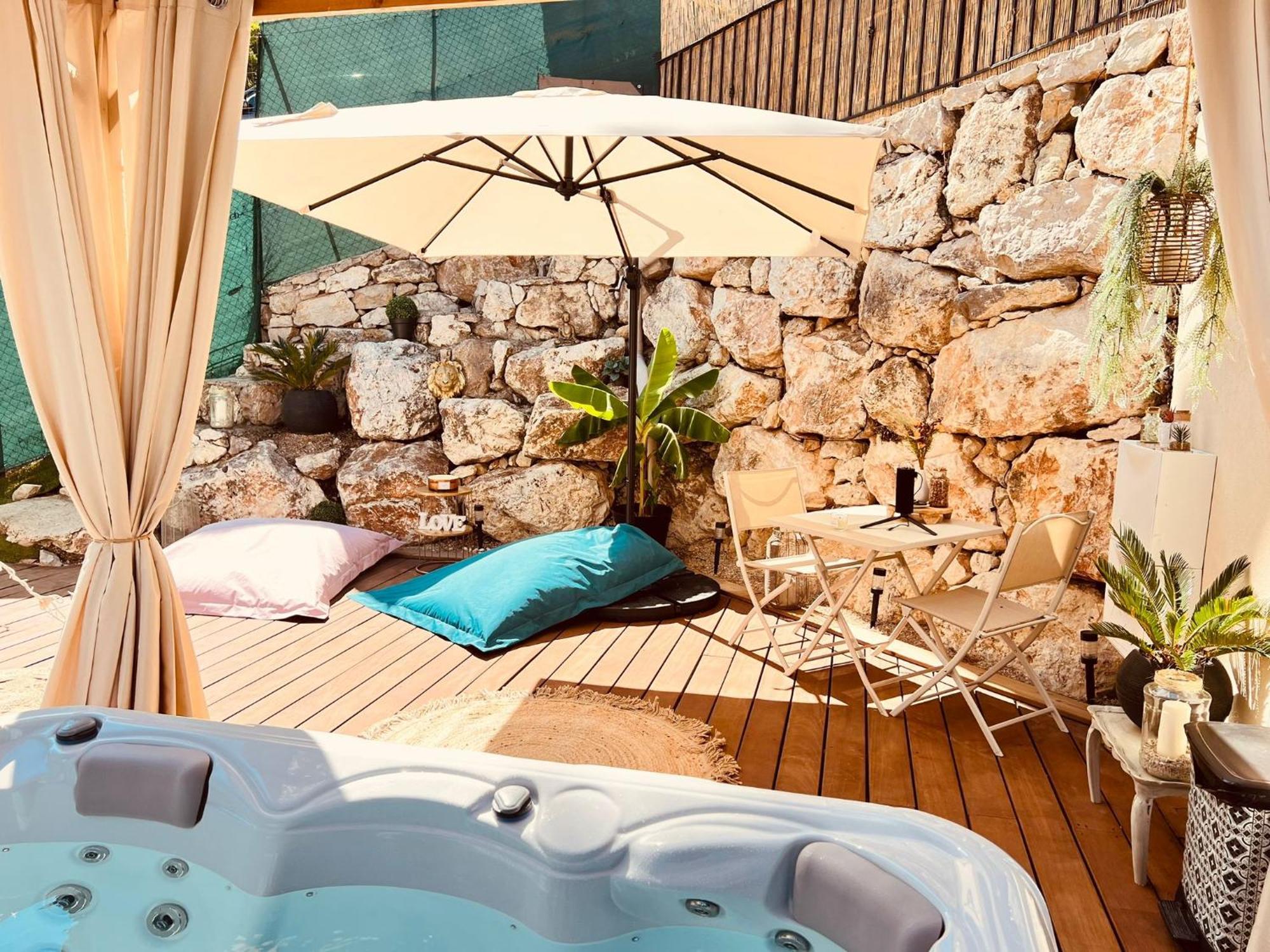 Cantaron Love Room Tente Lodge Spa Mfg Chez C&C, Exclusivement Reservee Aux Adultes מראה חיצוני תמונה